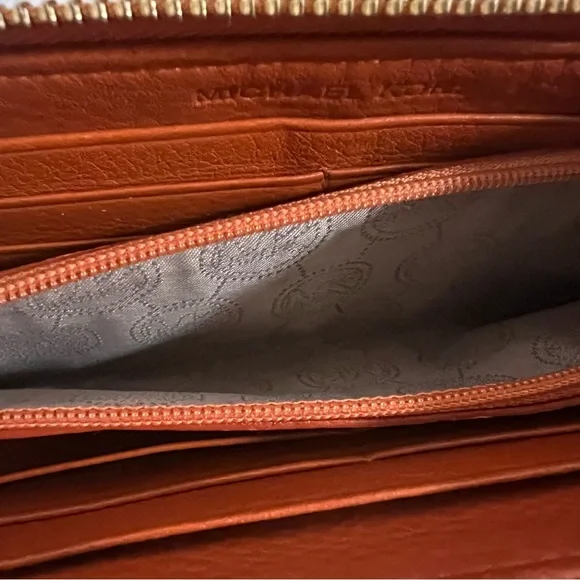 Michael Kors Jet Set Orange Leather Zip Around Wallet - Picture 4 of 7